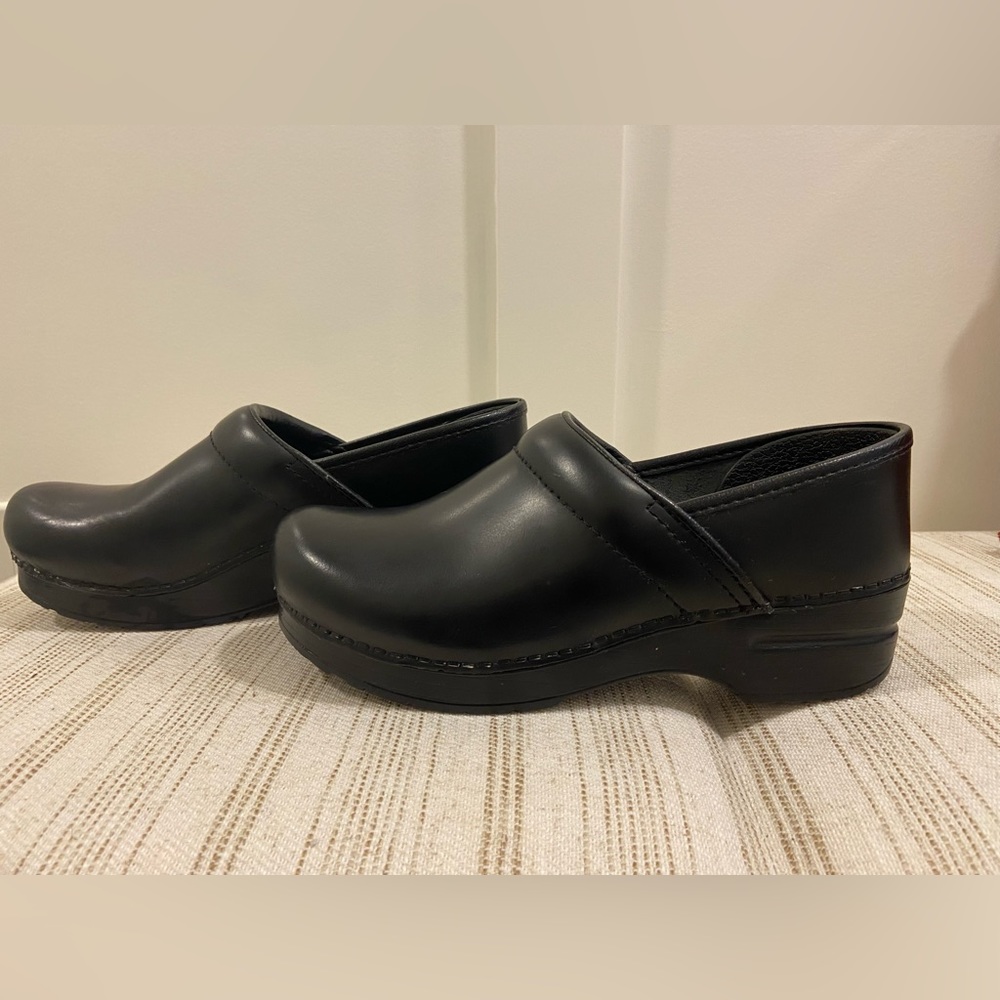 Woman’s dansko professional Clogs